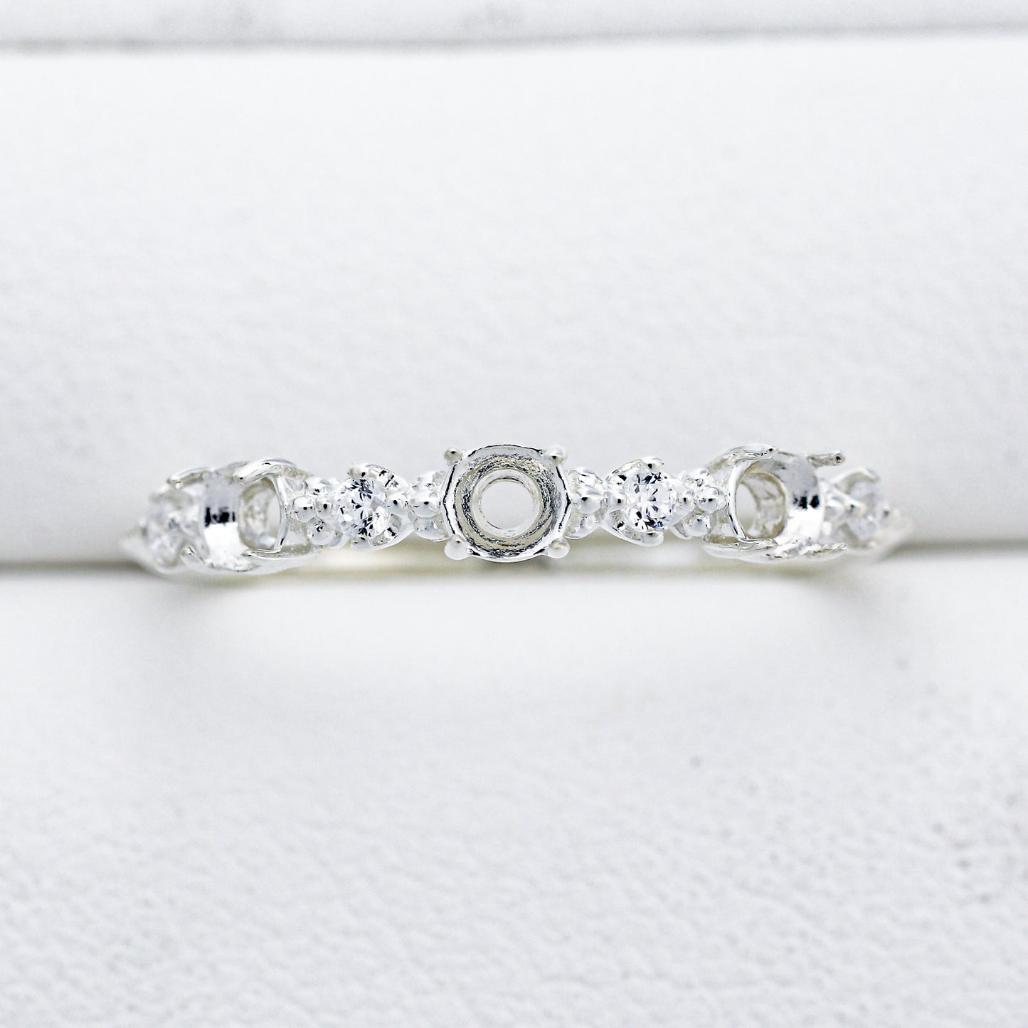 【空枠】3.0mm丸 0.10ct x 3ピース リング | wk35073