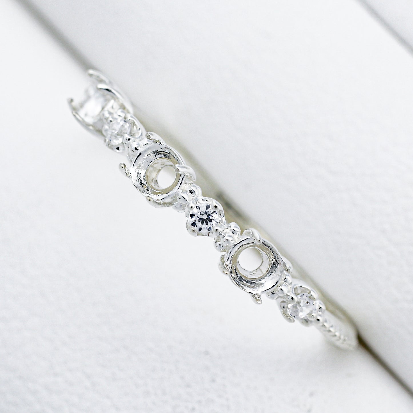 【空枠】3.0mm丸 0.10ct x 3ピース リング | wk35073