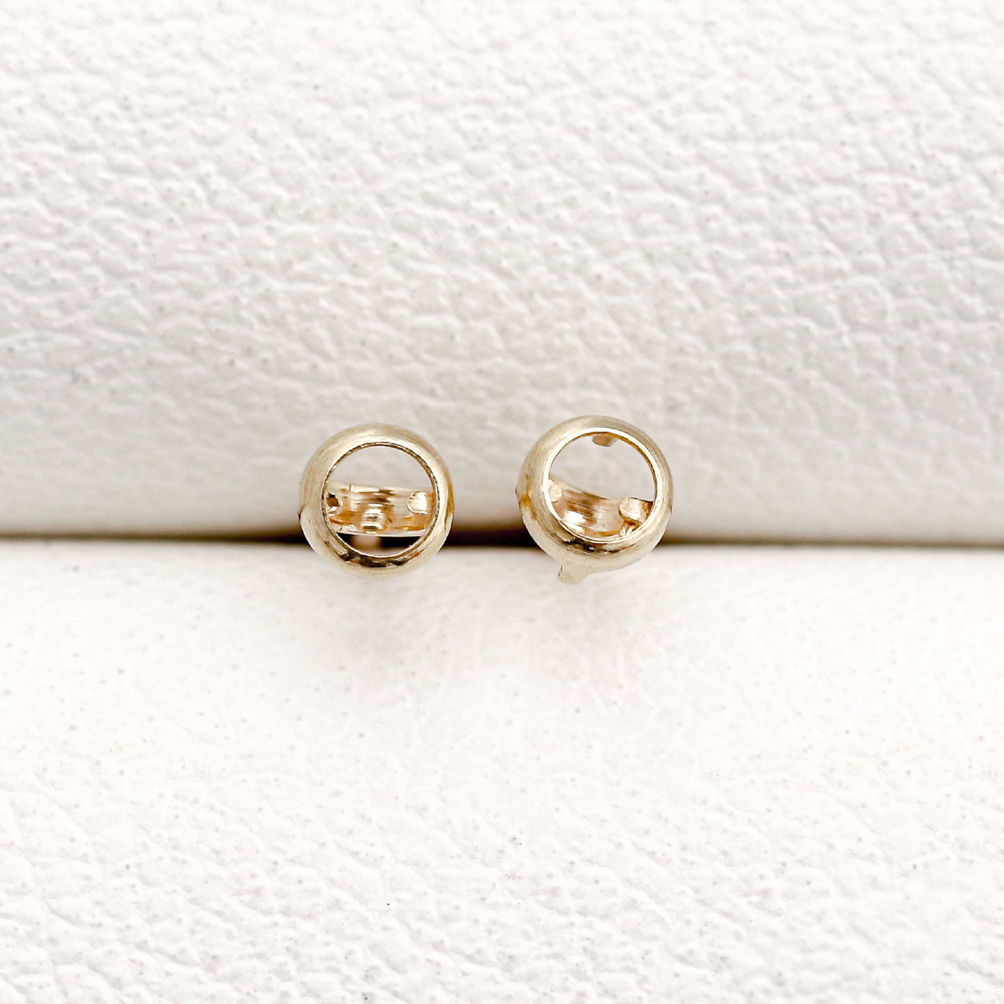 【空枠】2.0mm丸 0.03ct x 2ピース 覆輪 ピアス | wkae131