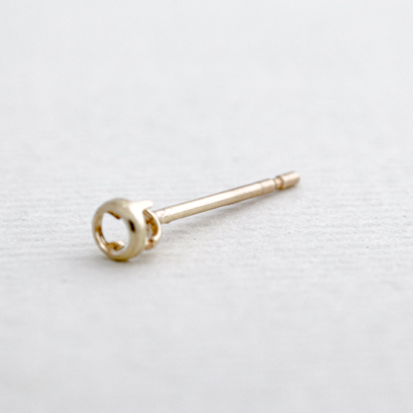 【空枠】2.0mm丸 0.03ct x 2ピース 覆輪 ピアス | wkae131