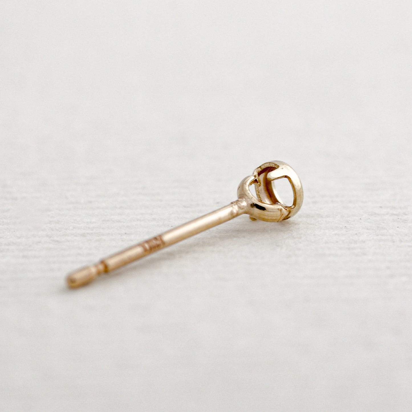 【空枠】2.0mm丸 0.03ct x 2ピース 覆輪 ピアス | wkae131