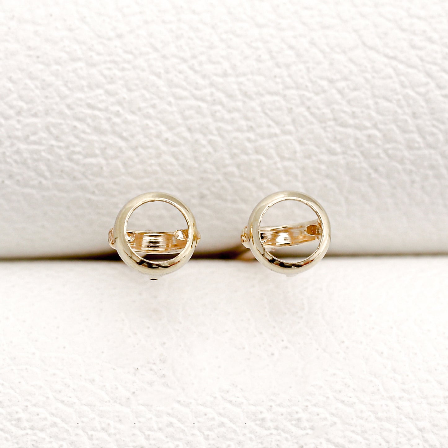 【空枠】2.5mm丸 0.07ct x 2ピース 覆輪 ピアス | wkae132