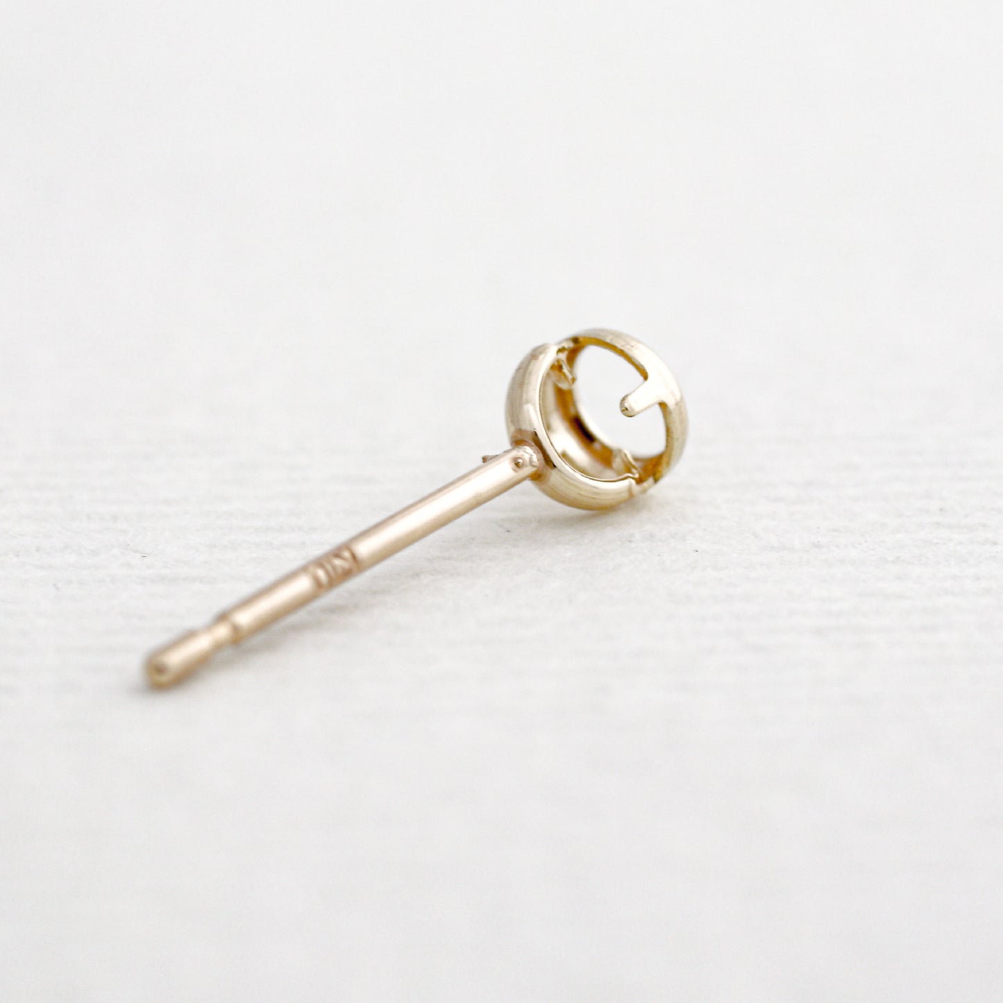 【空枠】2.5mm丸 0.07ct x 2ピース 覆輪 ピアス | wkae132