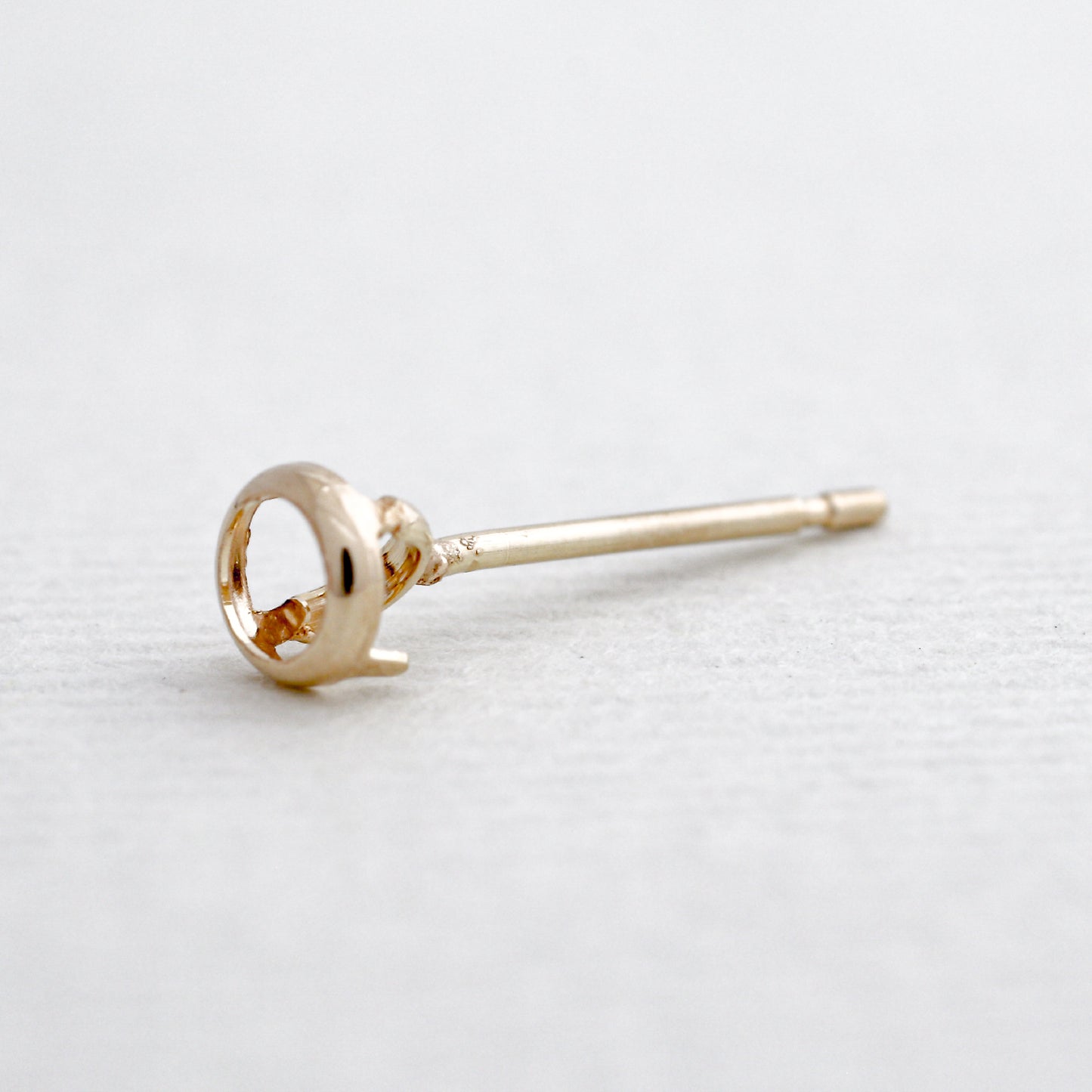 【空枠】3.0mm丸 0.10ct x 2ピース 覆輪 ピアス | wkae133