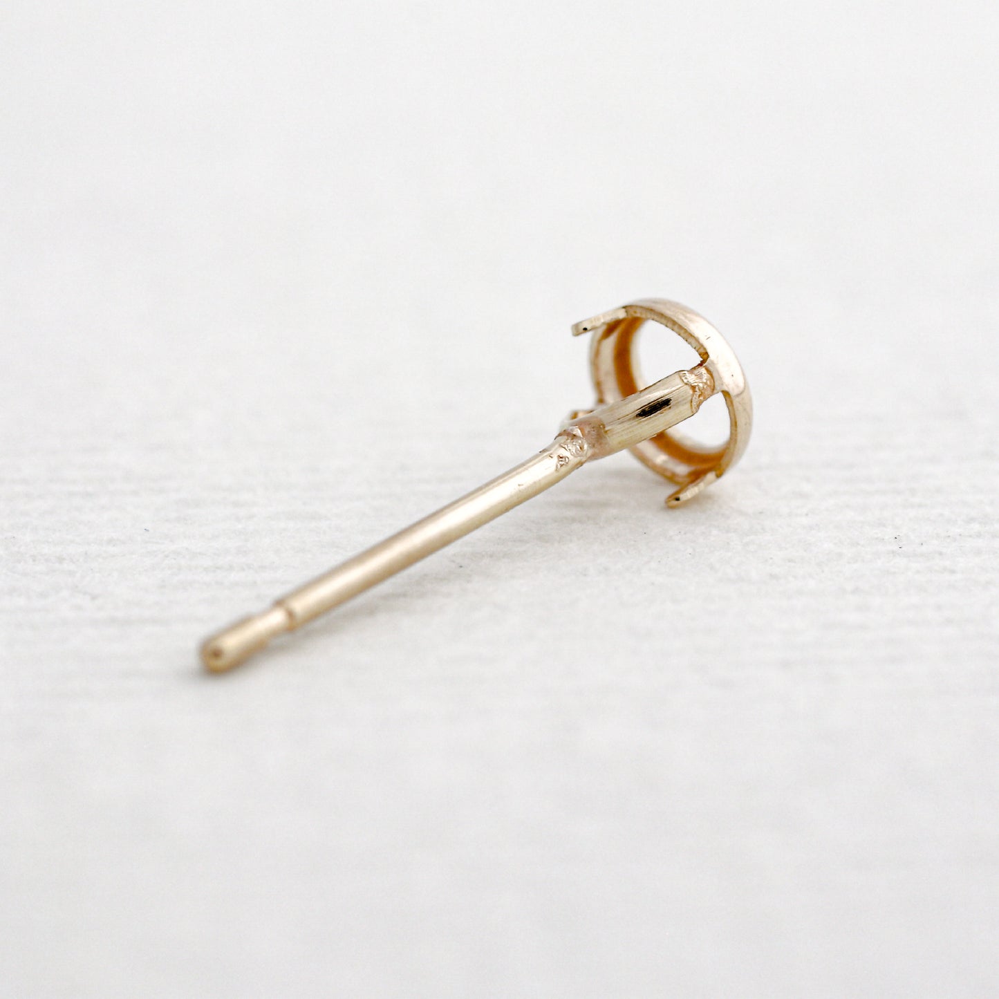 【空枠】3.0mm丸 0.10ct x 2ピース 覆輪 ピアス | wkae133
