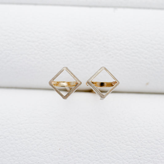 【空枠】3.0mm角 覆輪 ピアス | wkae184