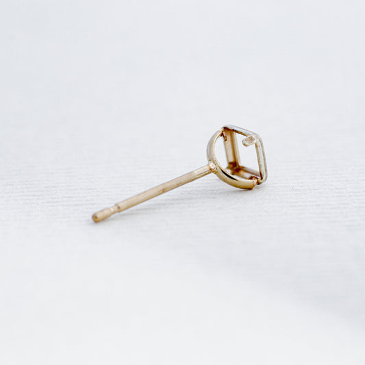 【空枠】3.0mm角 覆輪 ピアス | wkae184