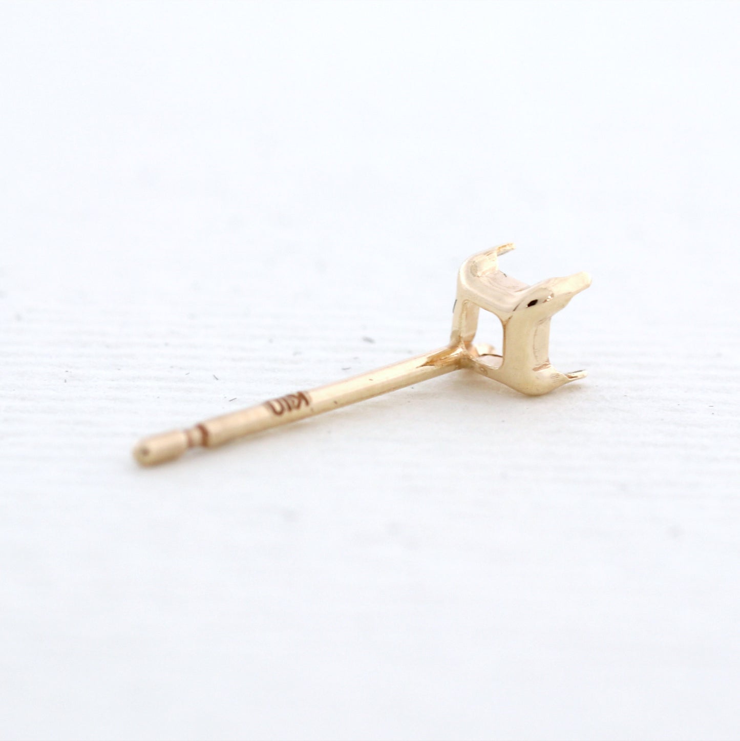 【空枠】2.5mm角 ピアス | wkae204