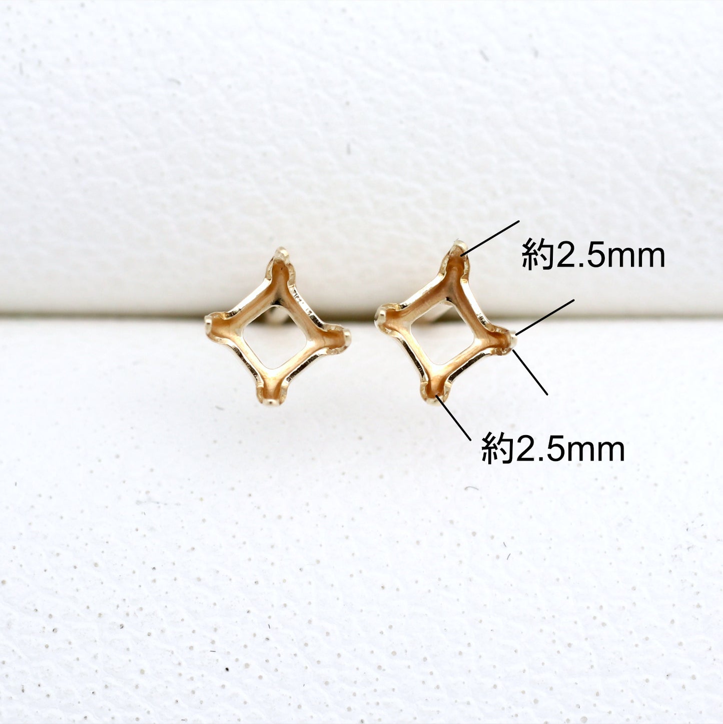 【空枠】2.5mm角 ピアス | wkae204