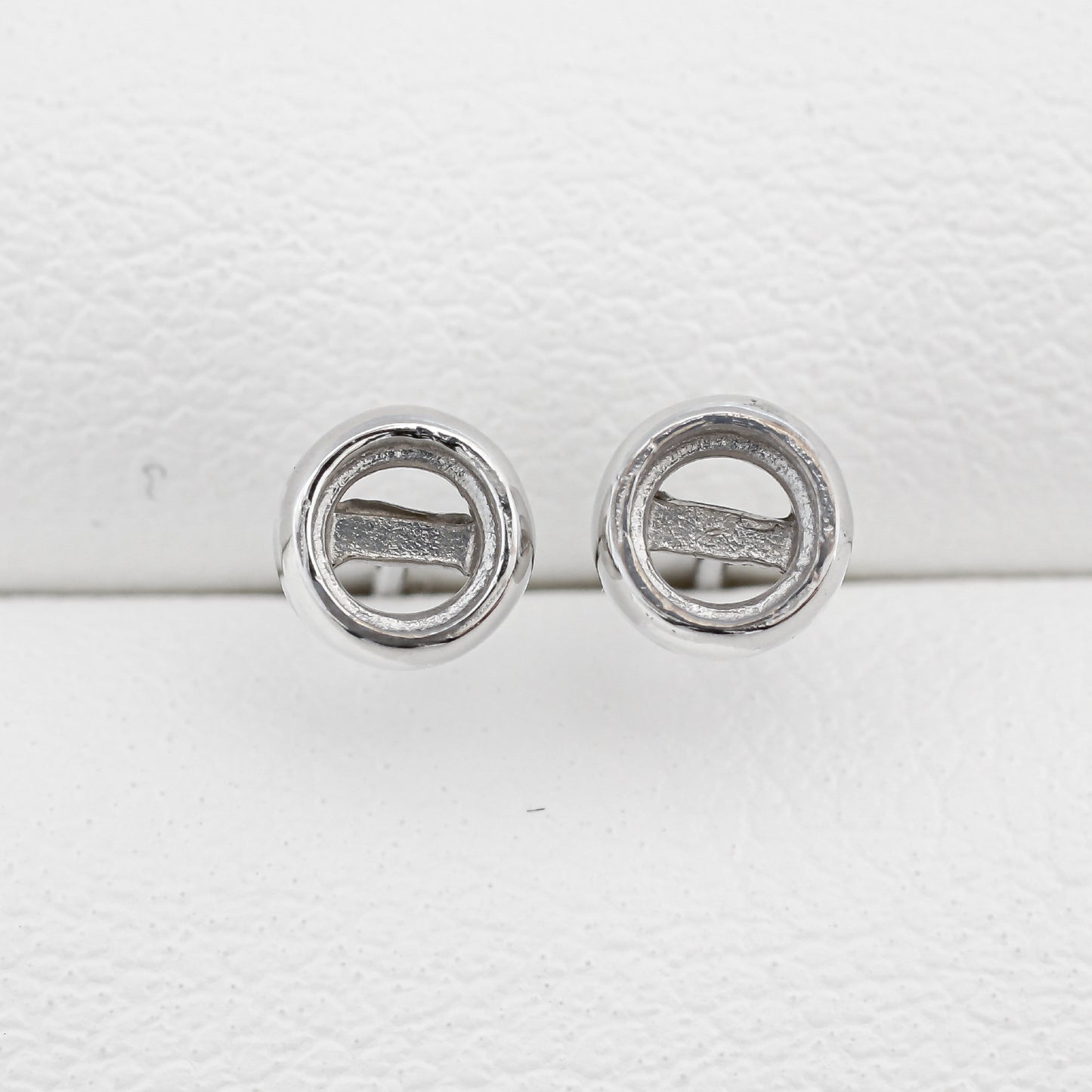 【空枠】3.3mm丸 0.15ct x 2ピース 覆輪スタッドピアス | wkcp1151