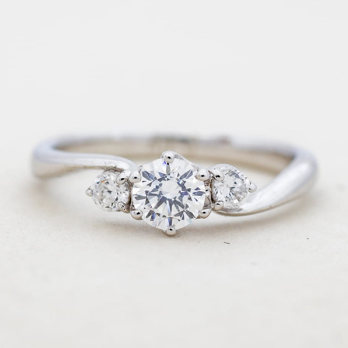 【空枠】4.3mm丸 0.30ct カーブデザイン 結婚指輪 | wkrh3
