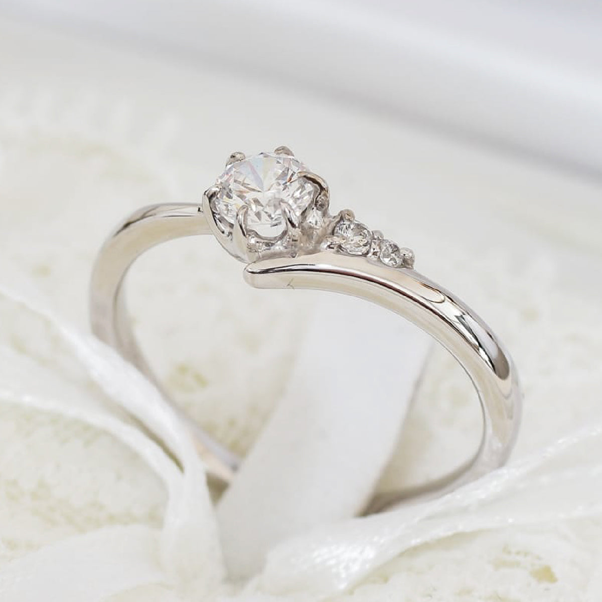 【空枠】4.3mm丸 0.30ct Vラインデザイン 結婚指輪 | wkrh5